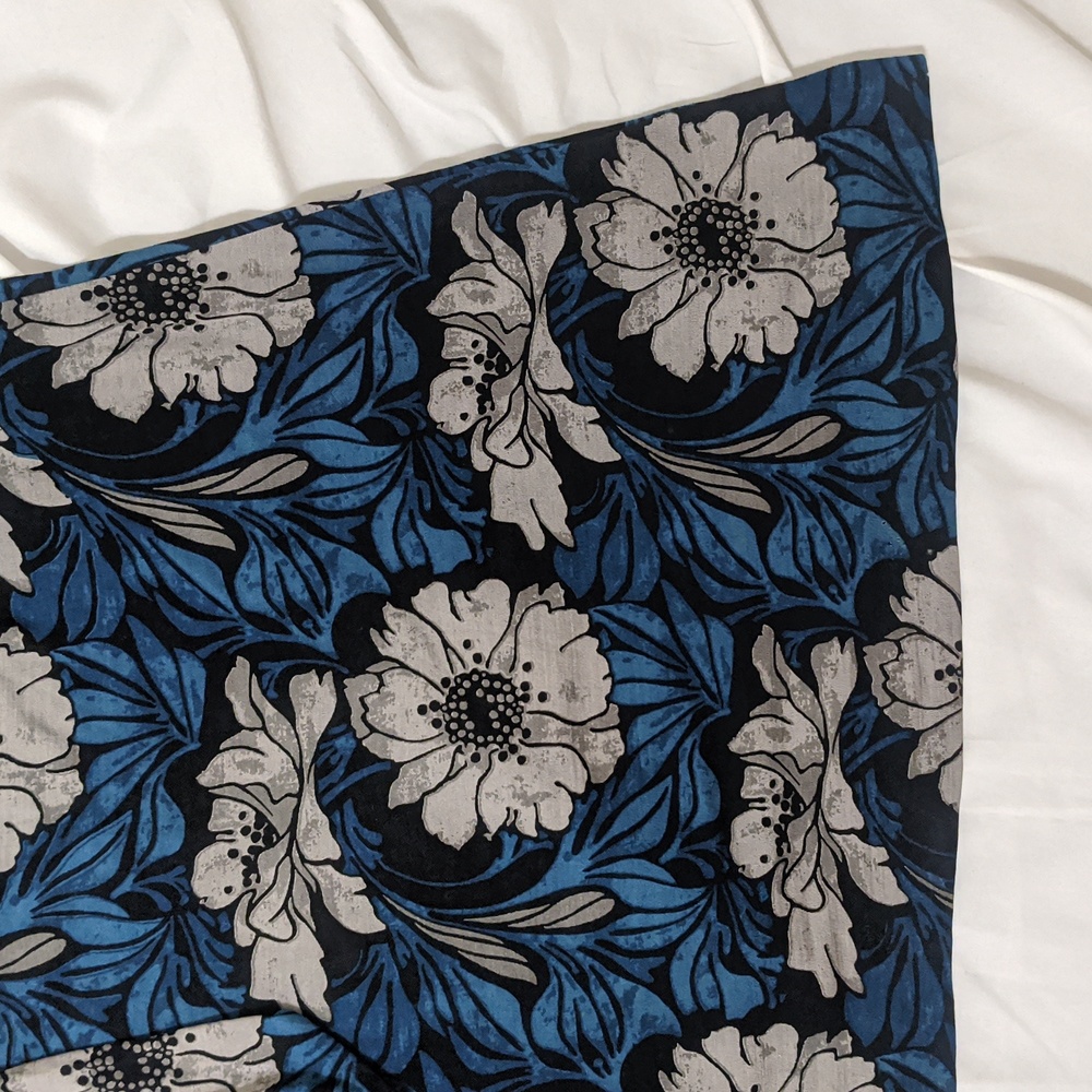 Banana Republic Floral Wrap Dress, Color Dark Blue/White Size S - Picture 6 of 12